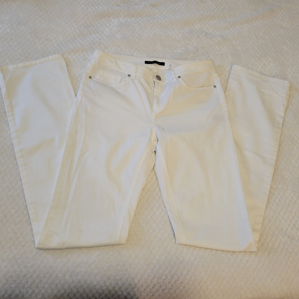 Tahari White Low Rise Jeans - Timeless Style